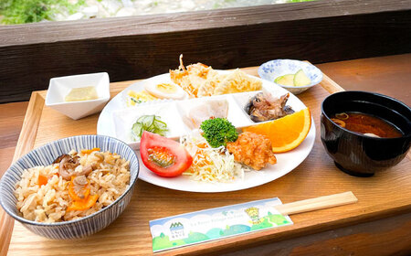 上矢作道の駅「ラ・フォーレ福寿の里」レストランペアお食事優待券（里山定食ドリンク付き） / 恵那市 / 馥郁農園 [AUCL002]