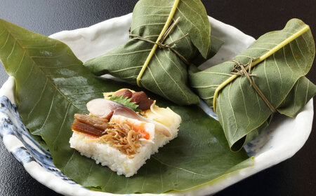 【着日指定要】恵那の朴葉寿司と鯖寿司・更紗紅鱒寿司セット / 恵那市 / 金寿司 [AUBF001]