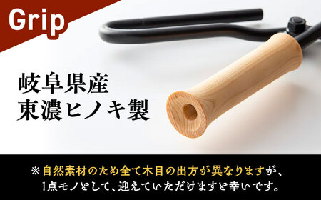 LGASIA 多機能薪バサミ炎群(homura)グリップヒノキ スタンダードサイズ(専用袋つき)【スピード配送】/ 恵那市 / ＭＡＣ [AUDM037]