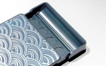 ジュラルミン 名刺入れ （青海波） カードケース アルミニウム メンズ レディース ビジネス シンプル スリム おしゃれ コンパクト 薄型 軽量 化粧箱入 高級感 ギフト プレゼント 就職 昇進 入学 お祝い