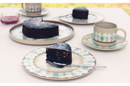 【美濃焼】花水木（トルコ）カップ＆15cmプレート【ふくべ窯】≪土岐市≫ 食器 うつわ カフェ コーヒー 茶 皿 かわいい おしゃれ 花 絵付け 手仕事 コップ 手付き コーヒーカップ ケーキ皿 取り皿 デザート トースト [MAI005]