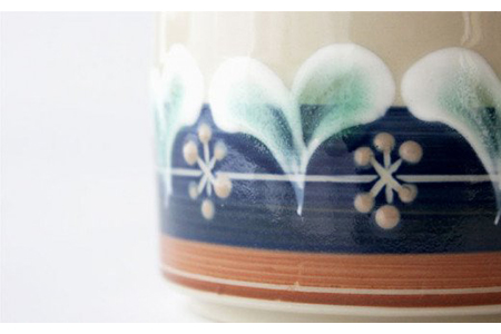 【美濃焼】ローリエ カップセット（紺・緑）【ふくべ窯】食器 マグカップ コーヒーカップ ティーカップ ペア ネイビー グリーン カフェ風 花柄 写真映え かわいい おしゃれ レンジ対応 食洗機対応 [MAI008]