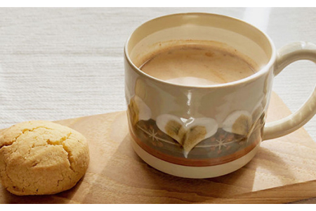 【美濃焼】ローリエ カップセット（紺・緑）【ふくべ窯】食器 マグカップ コーヒーカップ ティーカップ ペア ネイビー グリーン カフェ風 花柄 写真映え かわいい おしゃれ レンジ対応 食洗機対応 [MAI008]