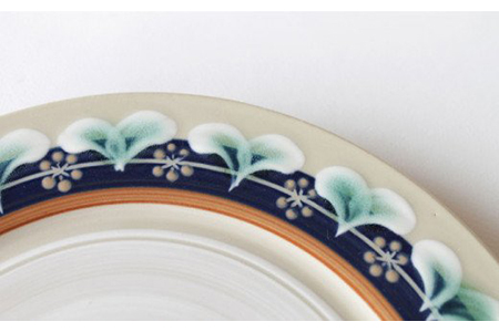 【美濃焼】ローリエ 20cm リムプレートセット（紺・緑）【ふくべ窯】食器 パスタ皿 パン皿 ケーキ皿 ペア ネイビー グリーン カフェ風 花柄 写真映え かわいい おしゃれ レンジ対応 食洗機対応 [MAI009]