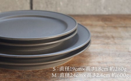 【美濃焼】miranda プレートS/M 4枚セット（M/S：すべてブロンズ）【KANEAKI SAKAI POTTERY】【TOKI MINOYAKI返礼品】 食器 皿 シンプル 器 うつわ プレート お皿 丸皿 中皿 焼き物 取り皿 パン皿 ケーキ皿 大人 モノトーン シック マット ブラック 黒 金秋酒井 送料無料   [MBC014]