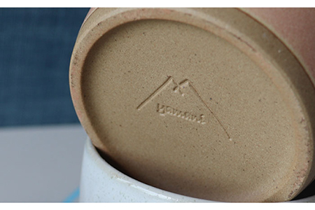 【美濃焼】one-colorマグカップ 2色セット (卯の花・水柿)【山二製陶所】食器 マグカップ マグ コーヒーカップ ギフト ペア 新居 新生活 夫婦 カップル かわいい おしゃれ 白 ホワイト ピンク 送料無料 [MDA010]