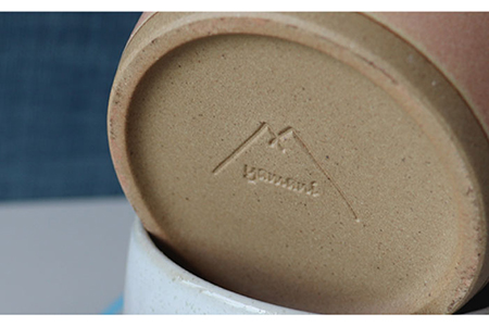 【美濃焼】one-colorマグカップ 2色セット (卯の花・青磁)【山二製陶所】食器 マグカップ マグ コーヒーカップ ギフト ペア 新居 新生活 夫婦 カップル かわいい おしゃれ 白 ホワイト グリーン 送料無料 [MDA011]