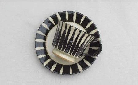 【美濃焼】「十草」コーヒーカップ＆ソーサー（黒）【鈴木陶苑】 食器 コーヒーカップ ティーカップ ソーサー 皿 セット デミタスコーヒー コーヒー碗 おしゃれ 黒 ブラック レンジ対応 送料無料 [MAU018]