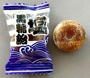 1100 桃太郎製菓 1kg塩黒糖飴 1kg×1袋 塩あめ 塩分補給 夏バテ防止 熱中症対策 運動 スポーツ 夏 屋外作業 業務用 大容量 大袋 個包装