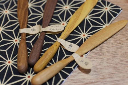 バターナイフ 木彫り 天然木 ナチュラル 自然塗料 飛騨 木製 てづくり 一位一刀彫 ほっとする店  [Q230xpi]