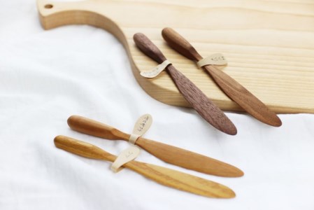 バターナイフ 木彫り 天然木 ナチュラル 自然塗料 飛騨 木製 てづくり 一位一刀彫 ほっとする店  [Q230xpi]