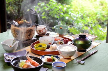 宿泊チケット 60,000円分 料亭旅館 八ツ三館 宿泊体験 宿泊券 宿泊割引券 割引チケット 宿泊 飛騨高山[Q1374]