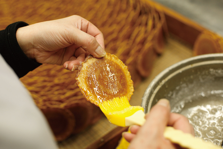 贈答・ギフトにも 味噌煎餅 2枚×8袋セット 箱入り お菓子 和菓子 味噌クラッカー お土産 プレゼント［Q2025_u_ch］