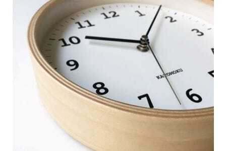 KATOMOKU　小ぶりな曲げわっぱ電波時計（ナチュラル）km-84NARC