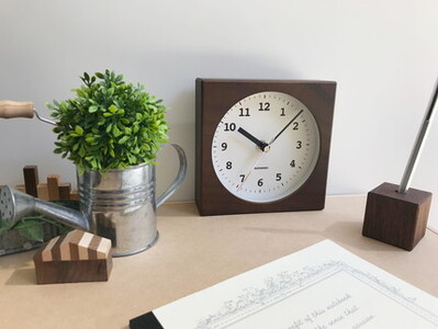 KATOMOKU 置き掛け兼用木枠電波時計 四角(ブラウン) km-95BRRC