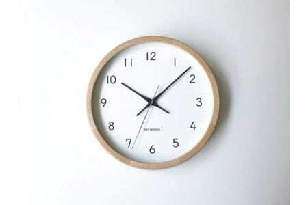 KATOMOKU　ビーチの木枠電波時計（ナチュラル）km-104NARC