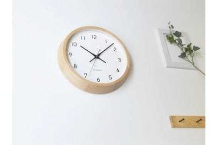 KATOMOKU　ビーチの木枠電波時計（ナチュラル）km-104NARC