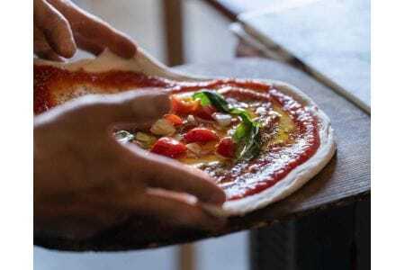 薪窯ピザとフランクフルトセット ピザ小(15㎝)4枚＋鶏ちゃんPizza小(15㎝)1枚+鶏ちゃんフランク5本［GONZA×けいちゃんカンパニーコラボ］ピザ ぴざ ピザ