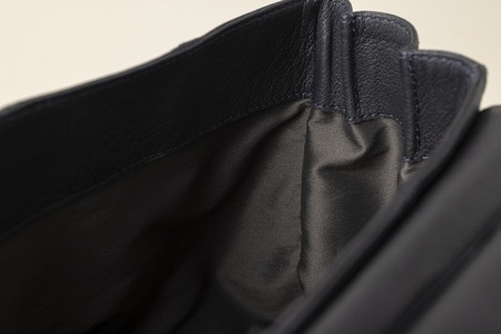 OBI(革のカシミヤ 郡上市産 明宝鹿革バッグ)ブルーグレイ