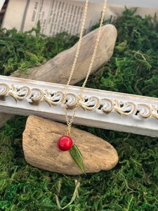 本物の郡上南天を閉じ込めたネックレス