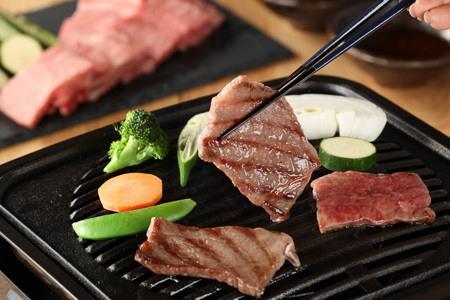 飛騨牛カルビ焼肉  300g 牛肉 国産 ブランド牛 焼肉【22-3】【冷凍】