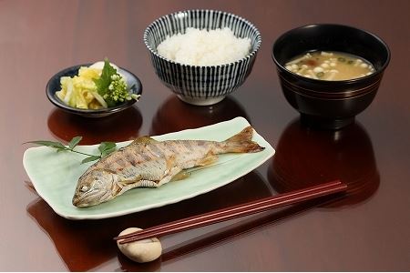 あまごの素焼き】５匹 釣り人が愛する宿が手間暇かけた一品 丸八旅館