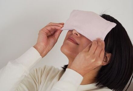 【アースグリーン＆きなり】ひのきチップのアイピロー(ヒノキオイル５ml付) 【温冷タイプ 温活 アロマ リラックス 贈答 プレゼント】【飛騨フォレスト】【43-17【4】】