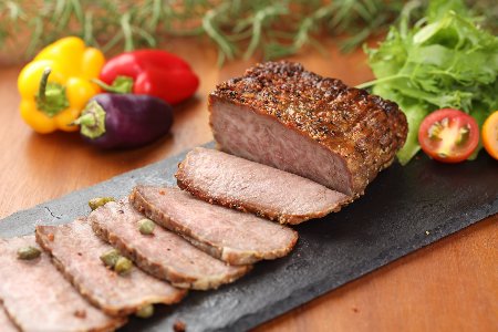 【毎月定期便 12回】飛騨味職人「おさだ食品 定期便」(飛騨牛ローストビーフ&飛騨牛干し肉)【57-B】