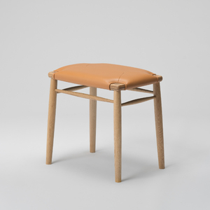 【木と暮らしの工房】 H.O.スツール　4-leg　＜樹種：ナラ／座面：本革（キャメル）＞