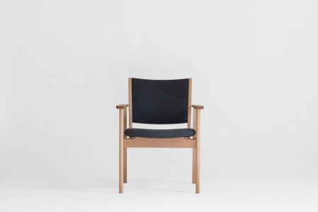 (22038002)LIM Living Chair(ミズナラ)布座:チャコール