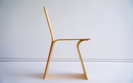(22030002)隈研吾氏デザインの椅子「マゲマゲ」