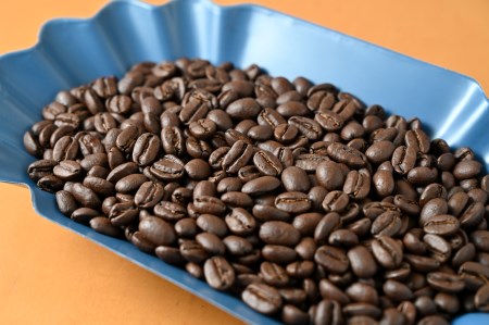 【3ヶ月定期便】カフェ・フランドル厳選　コーヒー豆　ニカラグア産(100g×2)ペルー産(100g×2)挽いた豆