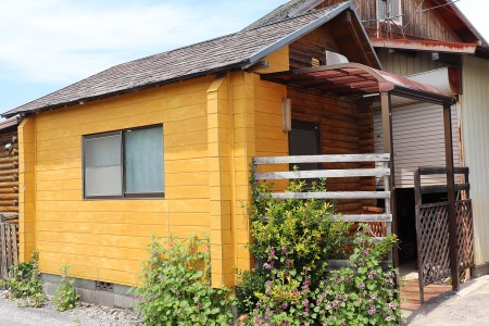 ロフト付き手造りログハウス一泊朝食付き（3人）