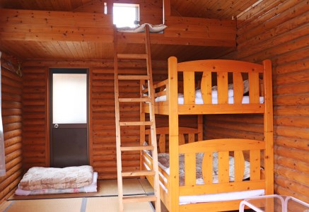 ロフト付き手造りログハウス一泊朝食付き（4人）