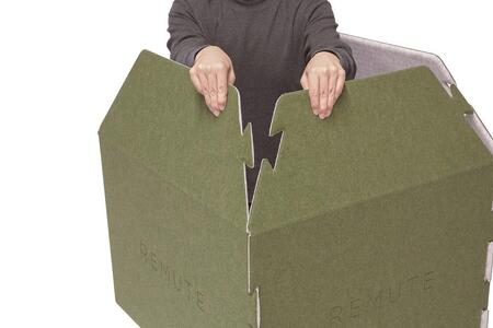 優れた吸音効果を発揮! リミュートデスクブース