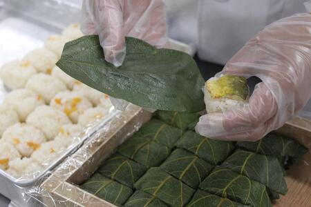 食べてしあわせ「柿よせずし」20個〈川の駅 旬の味 おか多〉