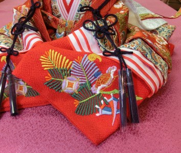 伝統工芸士 蘇童のひな人形『京七番 新古今雛 京刺繍』親王飾り