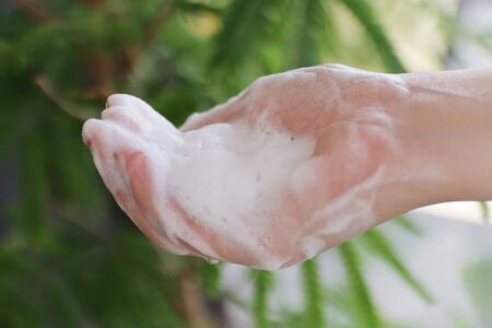 白川郷シルク石鹸 パウダータイプ／白川郷で生産した繭を使ったお肌に優しい洗顔石鹸 3.5g 1本 せっけん 石けん 固形石鹸 うるおい 美肌 乾燥肌 長持ち ギフト 贈答用 旅行 携帯 清潔 沐浴 洗顔 4000円 [S798]