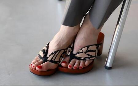 下駄 hitete 6.5cm KC-18A リーフ/ベージュ・黒 Lサイズ