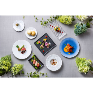 森の中の小さなレストラン