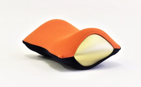 旅行用負担軽減枕 首をやさしく包み込む 浜松産ネックピロー「ネックラック」 オレンジ×ネイビー