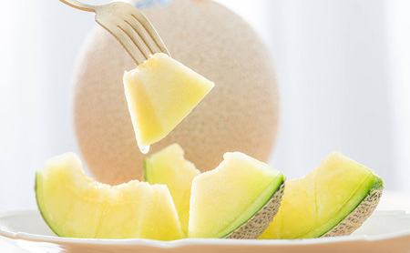 【奇数月 定期便】クラウンメロン並【白等級】1.3kg前後　2玉入り 