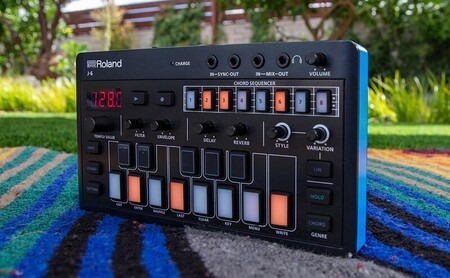 【Roland】AIRA Compact / J-6 Chord Synthesizer 【配送不可：離島】楽器 手のひらサイズ 静岡 浜松市