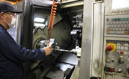 職人技で安心・安全を守るらせん形状キャンプ用ジュラルミンペグ（赤8本セット） 雑貨 日用品 キャンプ用品 