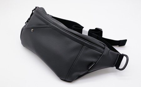 ボディーバッグ -Luna- エシカルレザー 撥水素材 止水ファスナー 汚れが付きにくい お手入れ簡単 アウトドア 疲れにくい メンズ 男性 カバン  ブラック