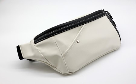 ボディーバッグ -Luna- エシカルレザー 撥水素材 止水ファスナー 汚れが付きにくい お手入れ簡単 アウトドア 疲れにくい メンズ 男性 カバン  ブラック