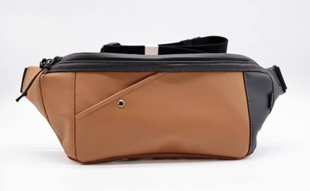 ボディーバッグ -Luna- エシカルレザー 撥水素材 止水ファスナー 汚れが付きにくい お手入れ簡単 アウトドア 疲れにくい メンズ 男性 カバン ブラウン