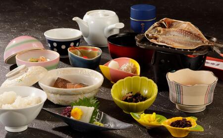 【平日月曜日～木曜日限定】肉厚あわびの踊り焼き付き源泉かけ流し温泉【熱海温泉 湯の宿 平鶴（ひらつる）ペア1泊2食付き】