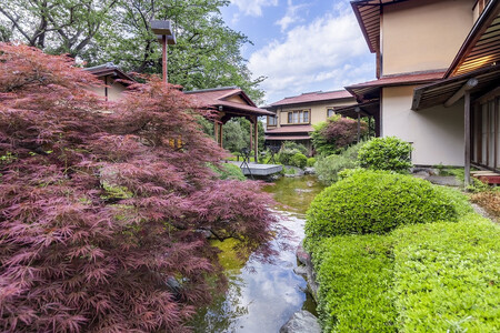 【あたみ石亭 別邸 桜岡茶寮】平休日1泊2食付ペア宿泊券《和室10畳＋8畳》