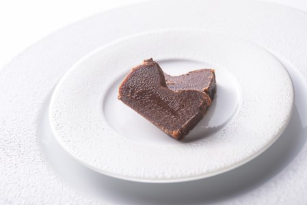 至高 ガトーショコラ スイーツ お菓子 ケーキ デザート ショコラ 濃厚 味わい ALBEDO アルベド チョコレート ギフト プレゼント 贈り物 高級 洋菓子 手作り 濃厚チョコ ビター 甘さ控えめ 贅沢 絶品 人気 おすすめ 専門店 215g 究極 絶妙 焼き加減 逸品 クーベルチュール 華やかな香り 優雅 口どけ 余韻 美味しい カカオ 発酵バター 朝産み卵